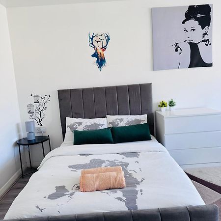 Modern Room In A 4 Bedroom Flat In London, Shared Bathroom! Dış mekan fotoğraf
