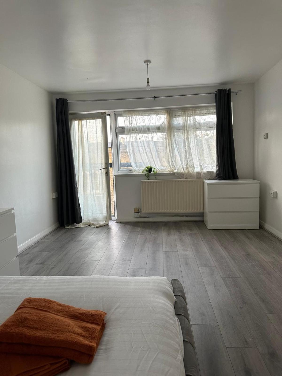 Modern Room In A 4 Bedroom Flat In London, Shared Bathroom! Dış mekan fotoğraf