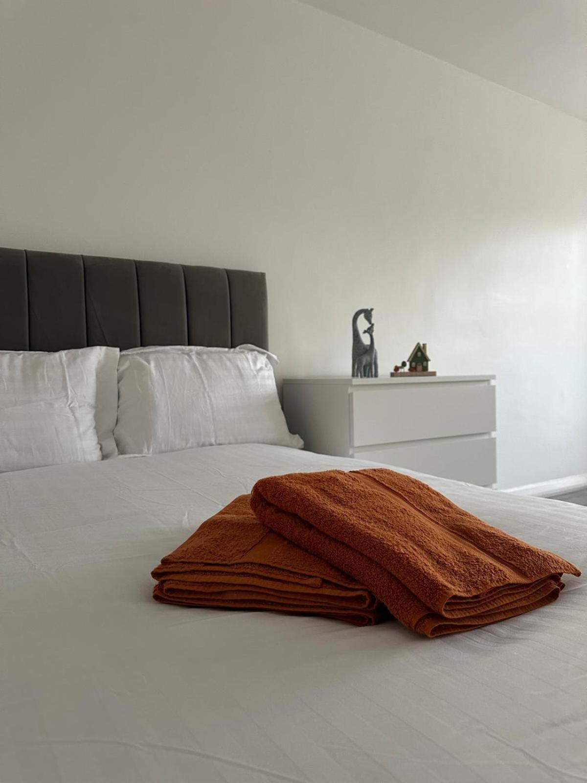 Modern Room In A 4 Bedroom Flat In London, Shared Bathroom! Dış mekan fotoğraf