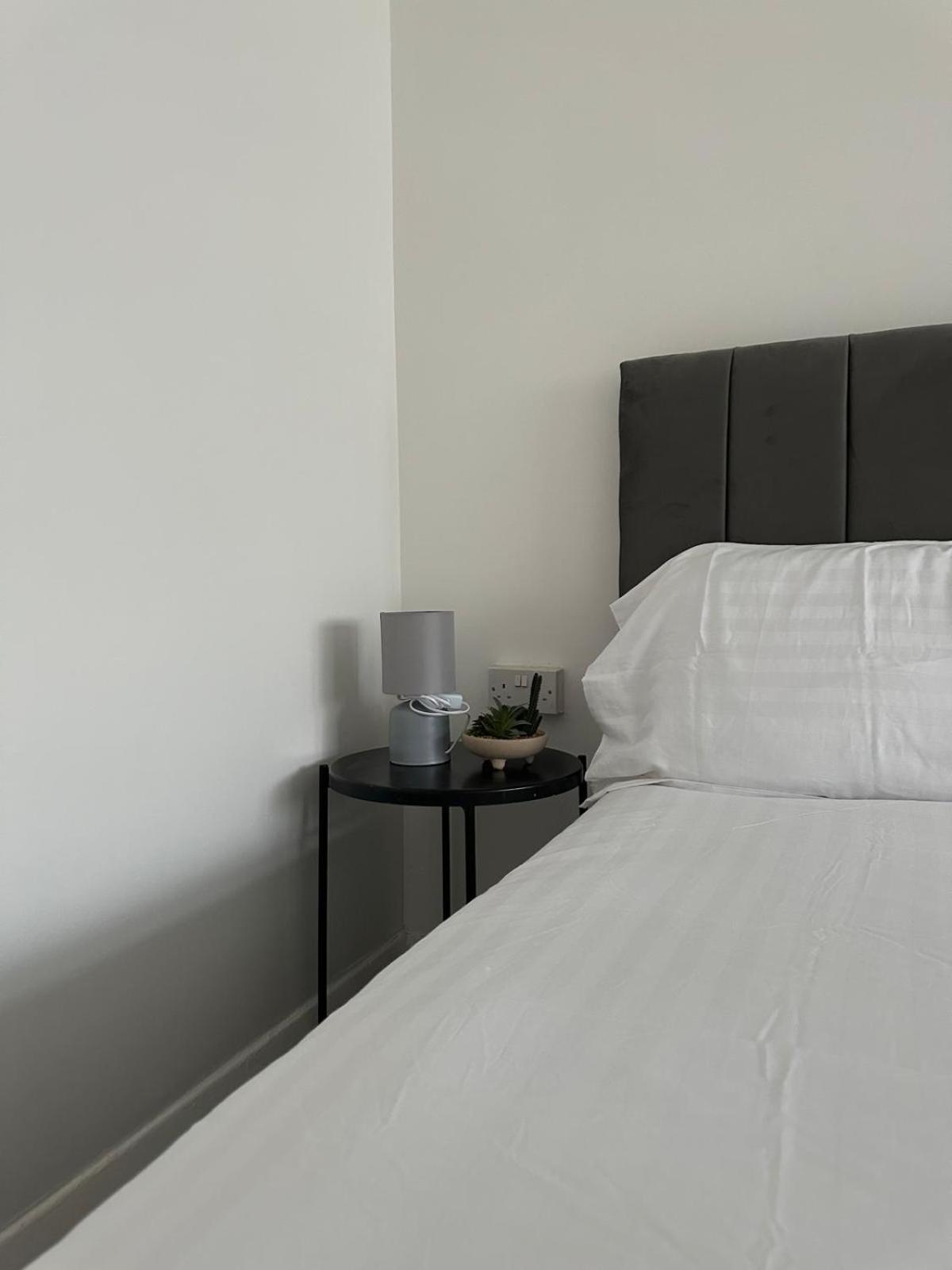 Modern Room In A 4 Bedroom Flat In London, Shared Bathroom! Dış mekan fotoğraf
