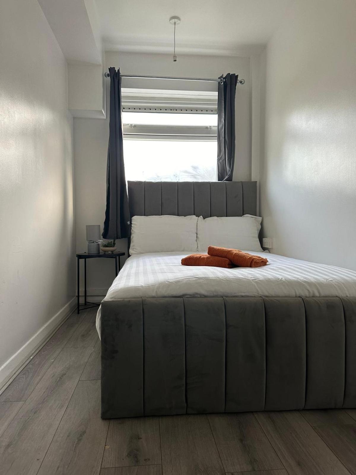 Modern Room In A 4 Bedroom Flat In London, Shared Bathroom! Dış mekan fotoğraf