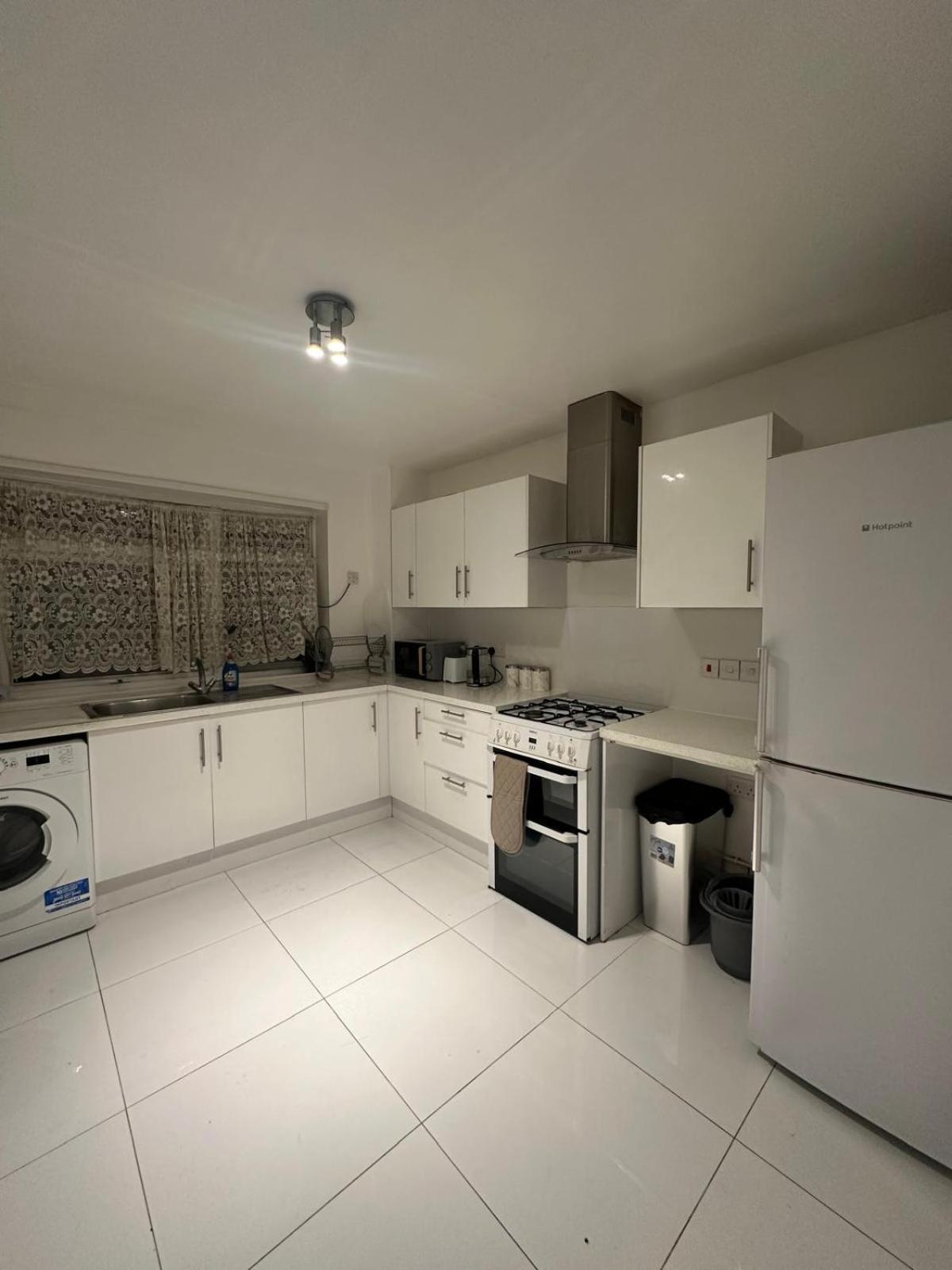 Modern Room In A 4 Bedroom Flat In London, Shared Bathroom! Dış mekan fotoğraf