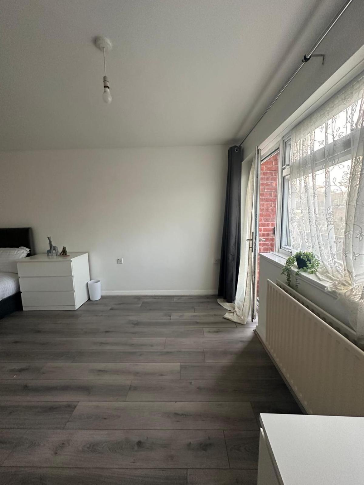 Modern Room In A 4 Bedroom Flat In London, Shared Bathroom! Dış mekan fotoğraf