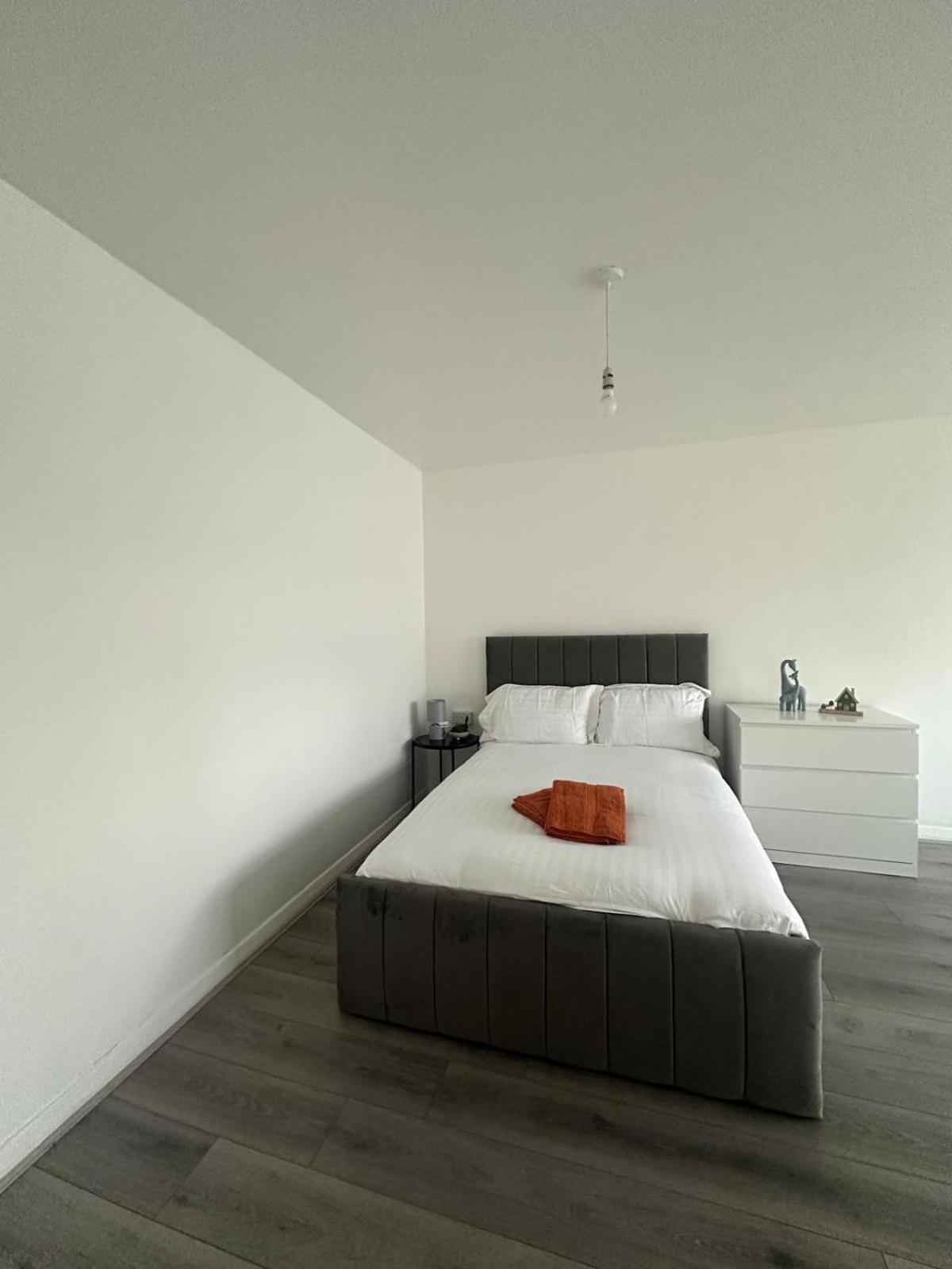Modern Room In A 4 Bedroom Flat In London, Shared Bathroom! Dış mekan fotoğraf