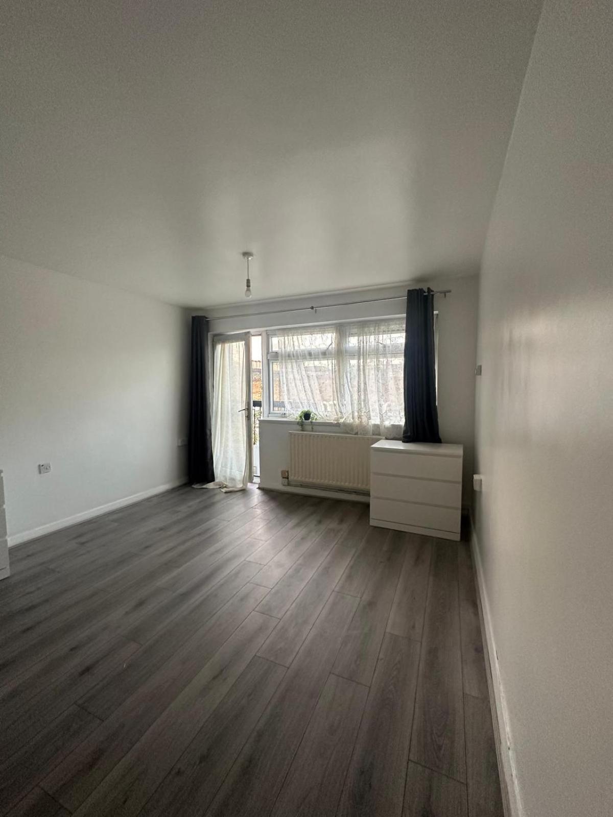 Modern Room In A 4 Bedroom Flat In London, Shared Bathroom! Dış mekan fotoğraf