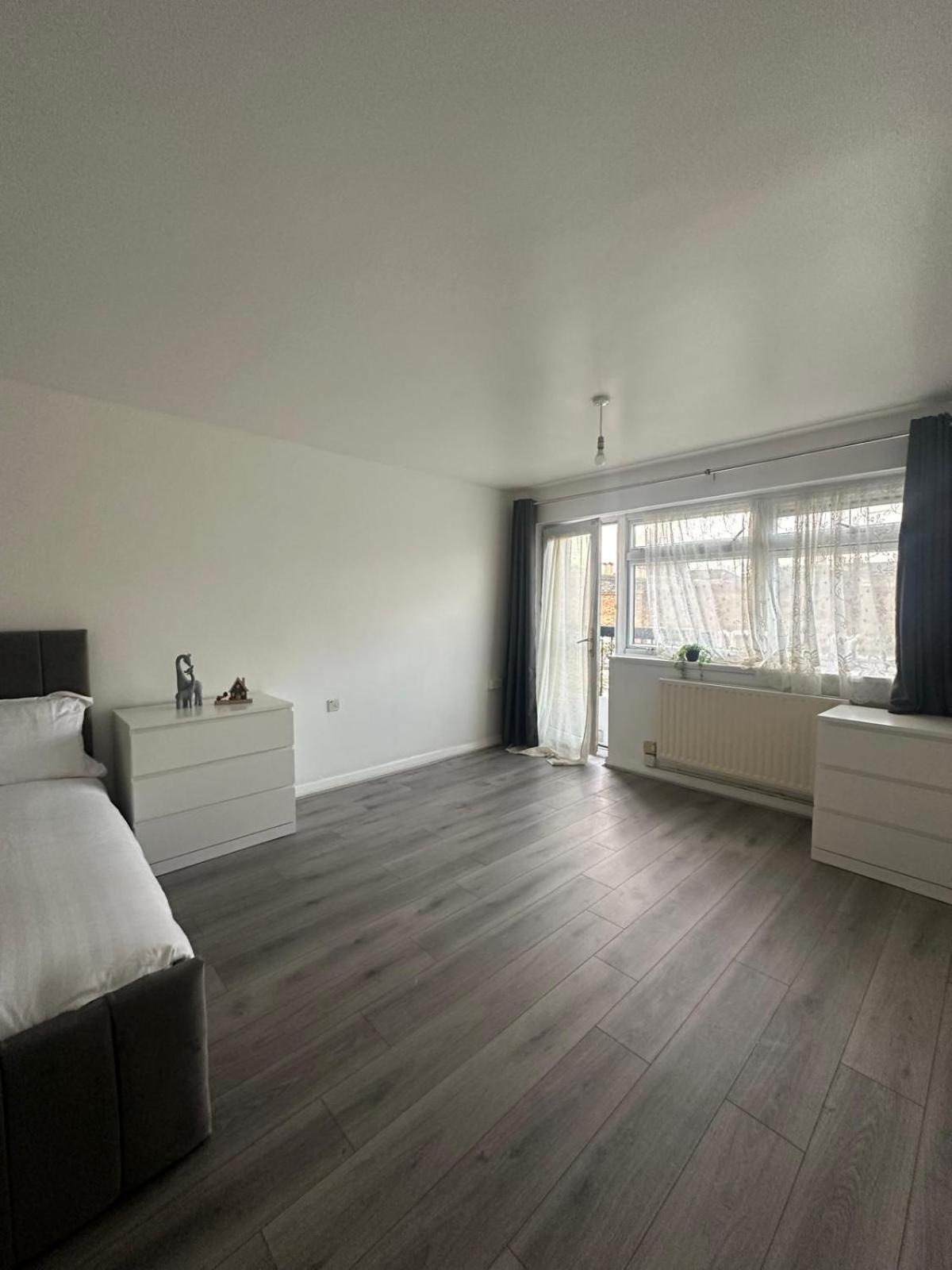 Modern Room In A 4 Bedroom Flat In London, Shared Bathroom! Dış mekan fotoğraf