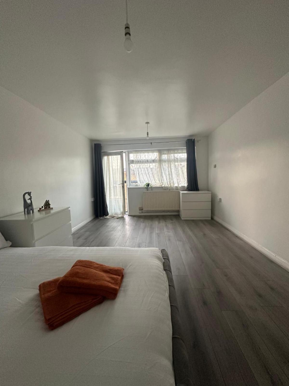 Modern Room In A 4 Bedroom Flat In London, Shared Bathroom! Dış mekan fotoğraf