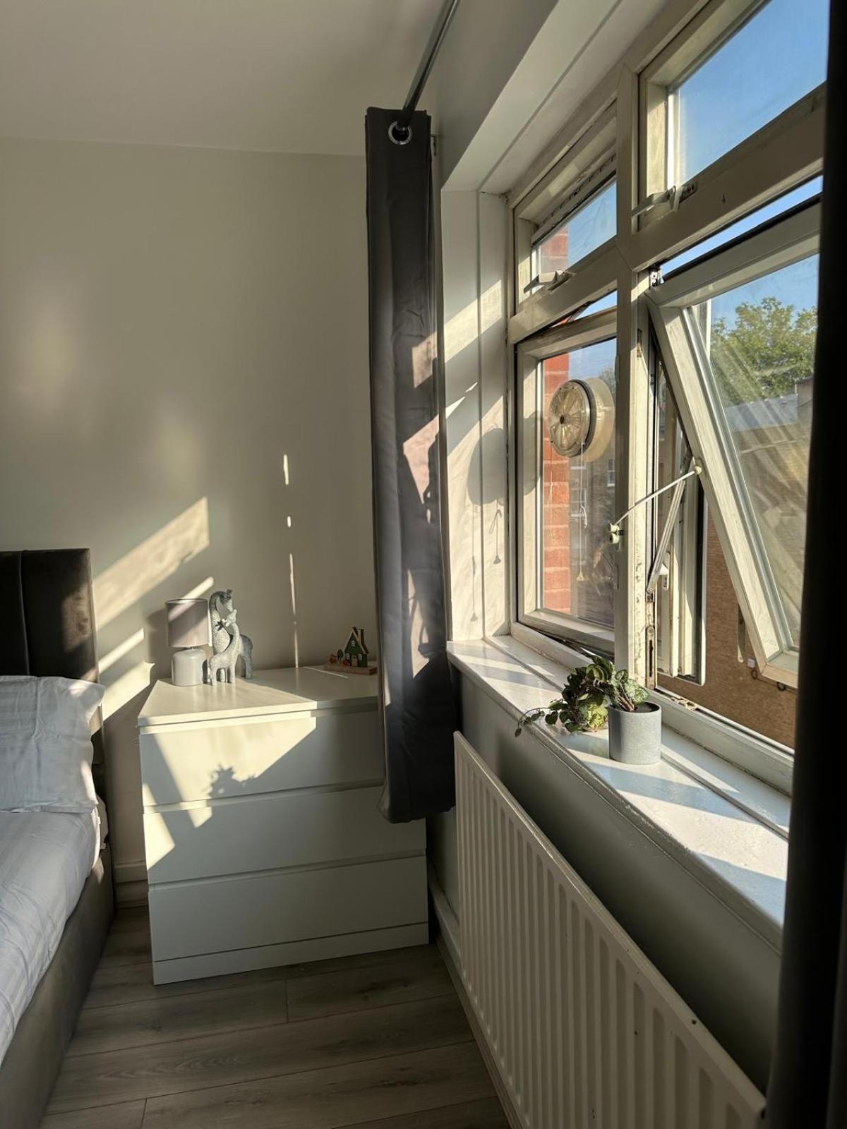 Modern Room In A 4 Bedroom Flat In London, Shared Bathroom! Dış mekan fotoğraf