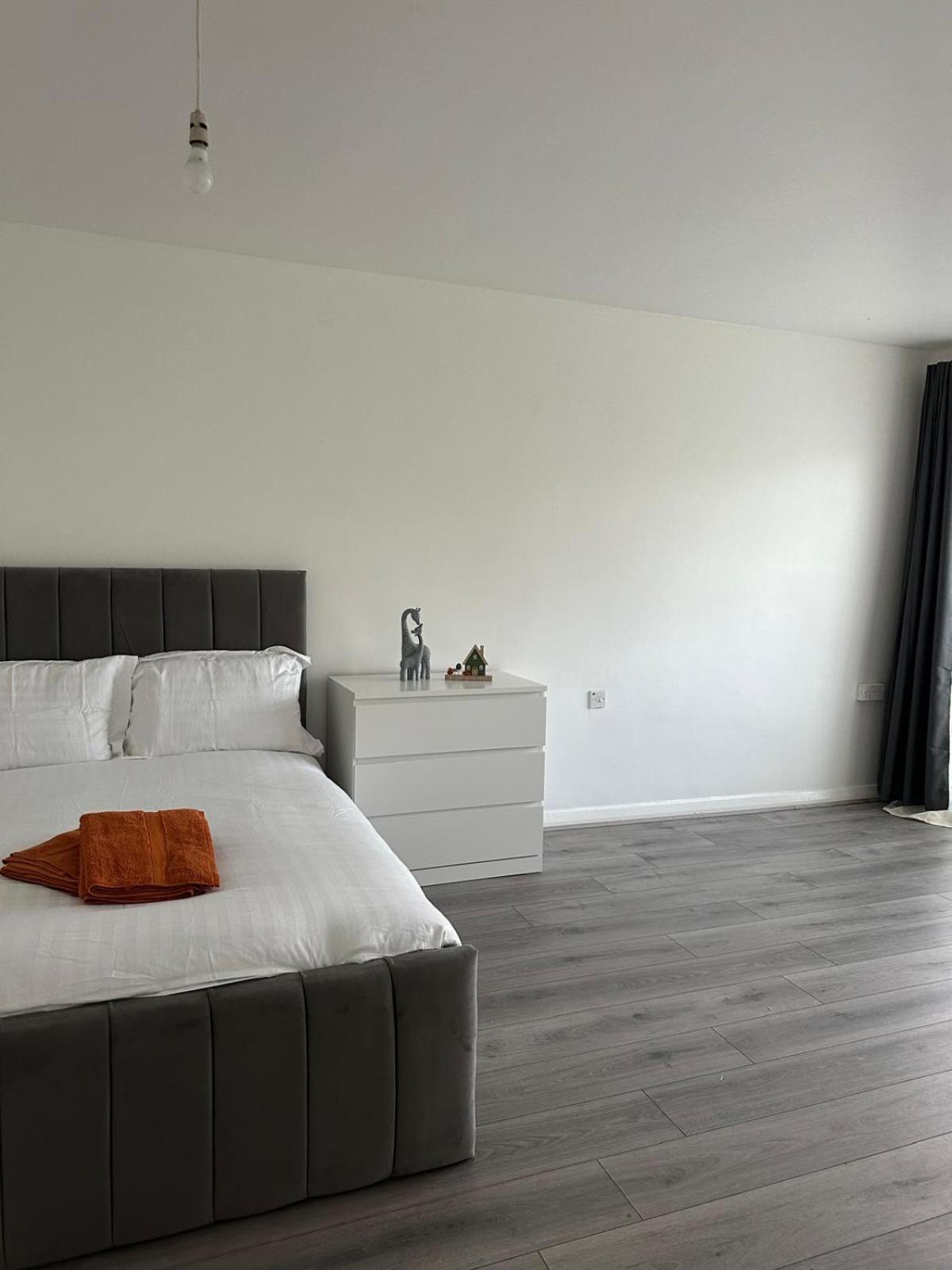 Modern Room In A 4 Bedroom Flat In London, Shared Bathroom! Dış mekan fotoğraf