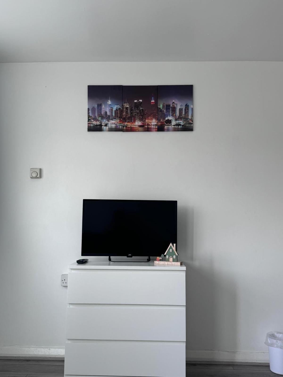 Modern Room In A 4 Bedroom Flat In London, Shared Bathroom! Dış mekan fotoğraf