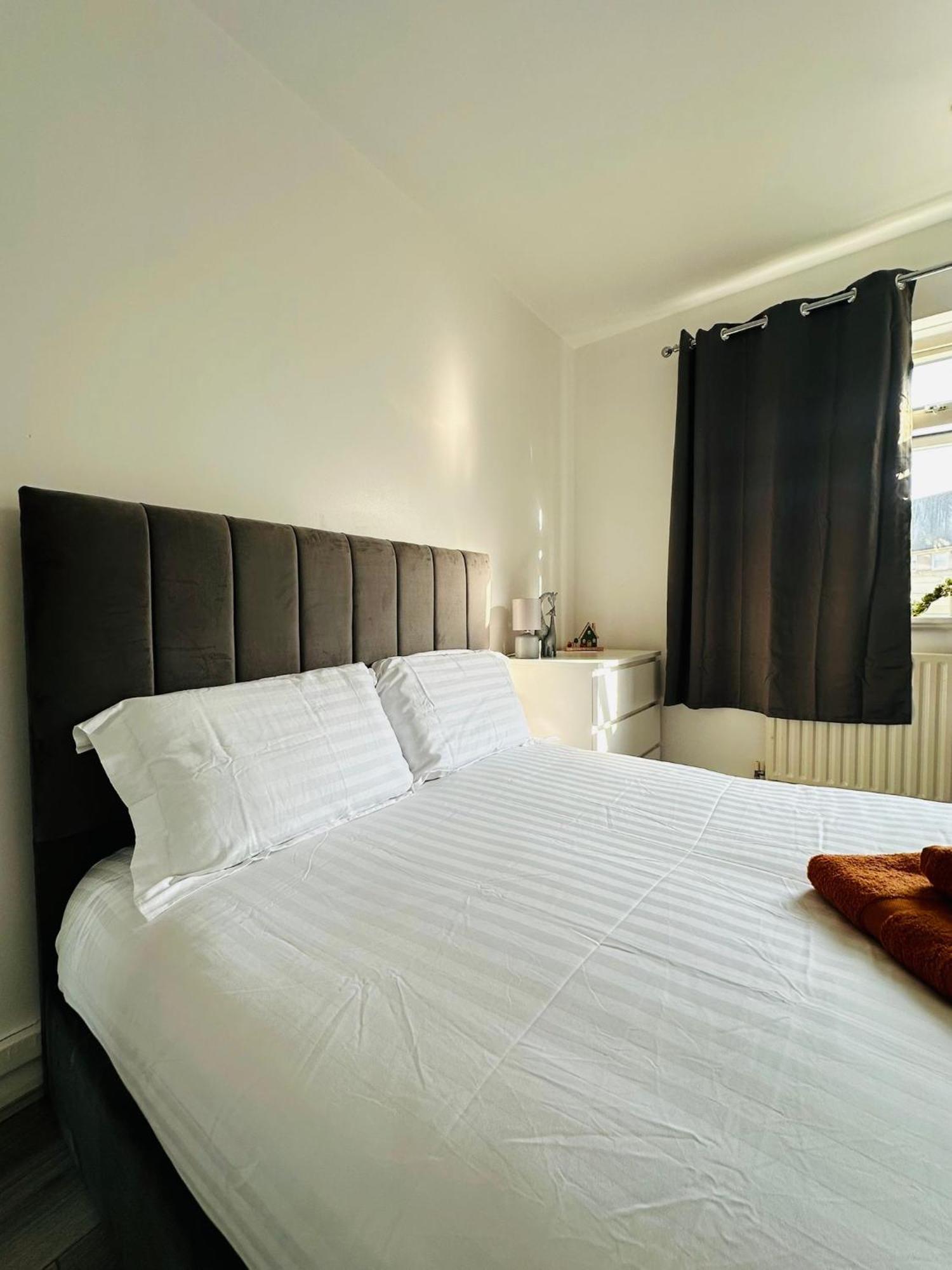 Modern Room In A 4 Bedroom Flat In London, Shared Bathroom! Dış mekan fotoğraf