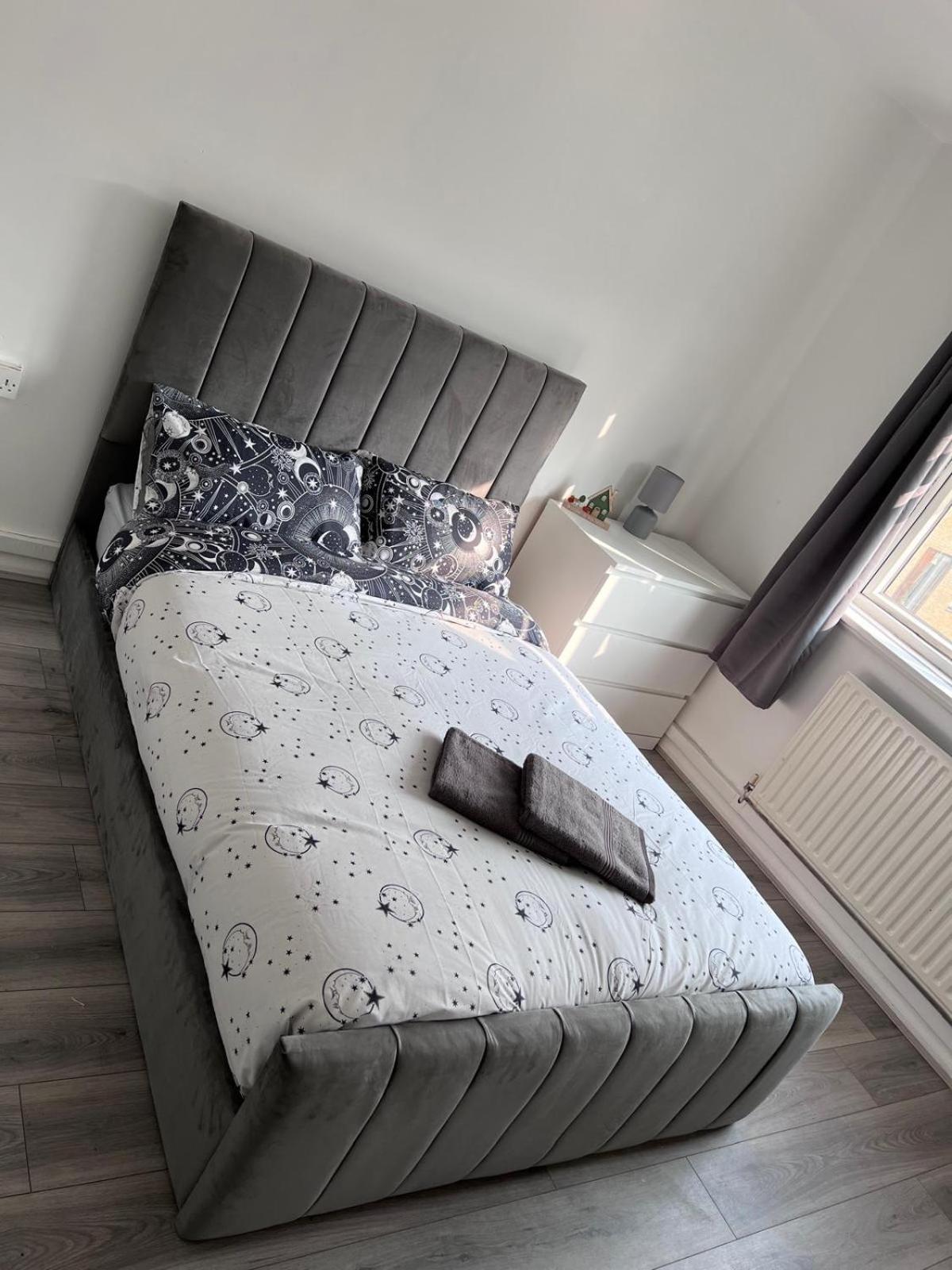 Modern Room In A 4 Bedroom Flat In London, Shared Bathroom! Dış mekan fotoğraf