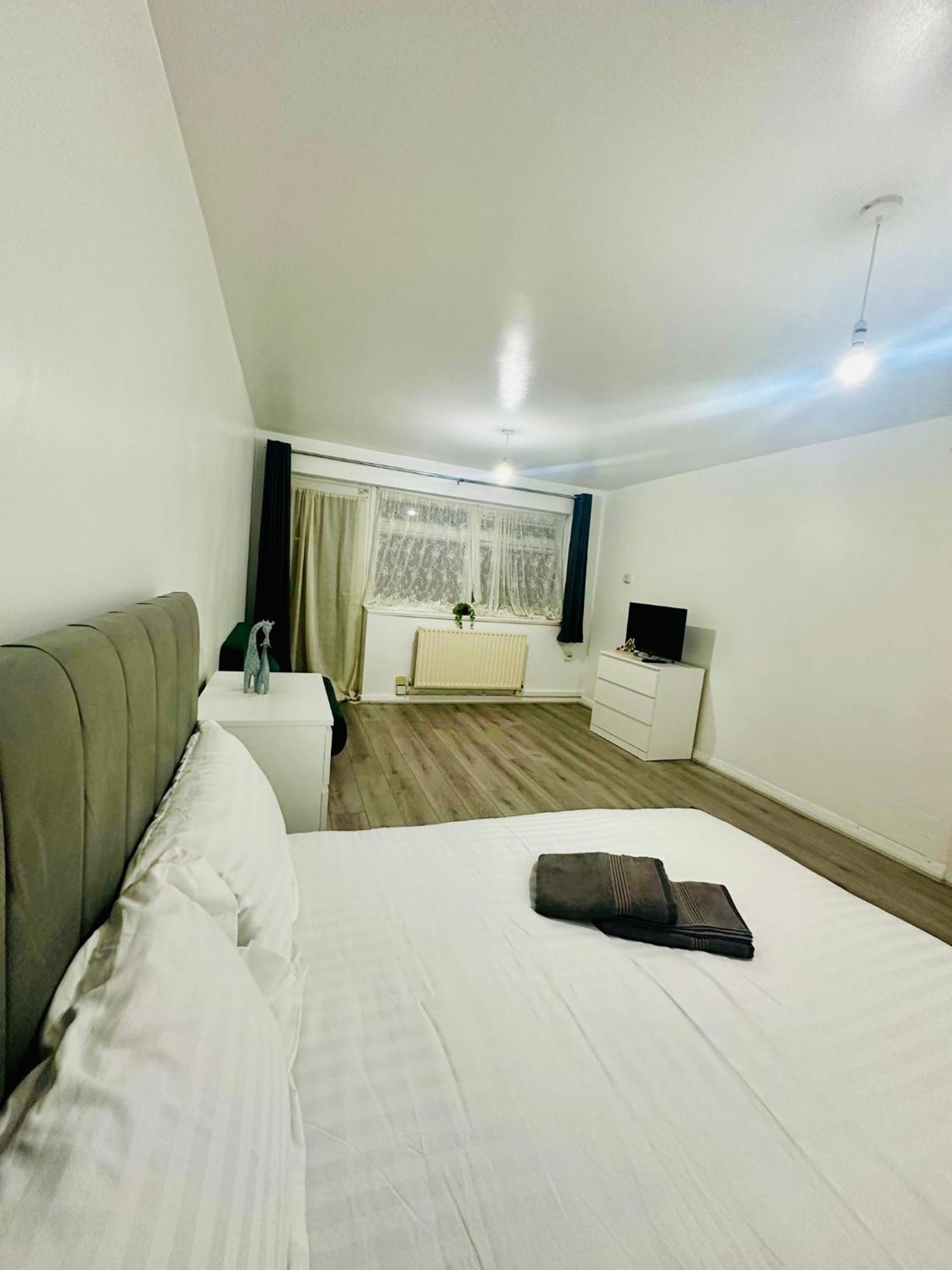 Modern Room In A 4 Bedroom Flat In London, Shared Bathroom! Dış mekan fotoğraf