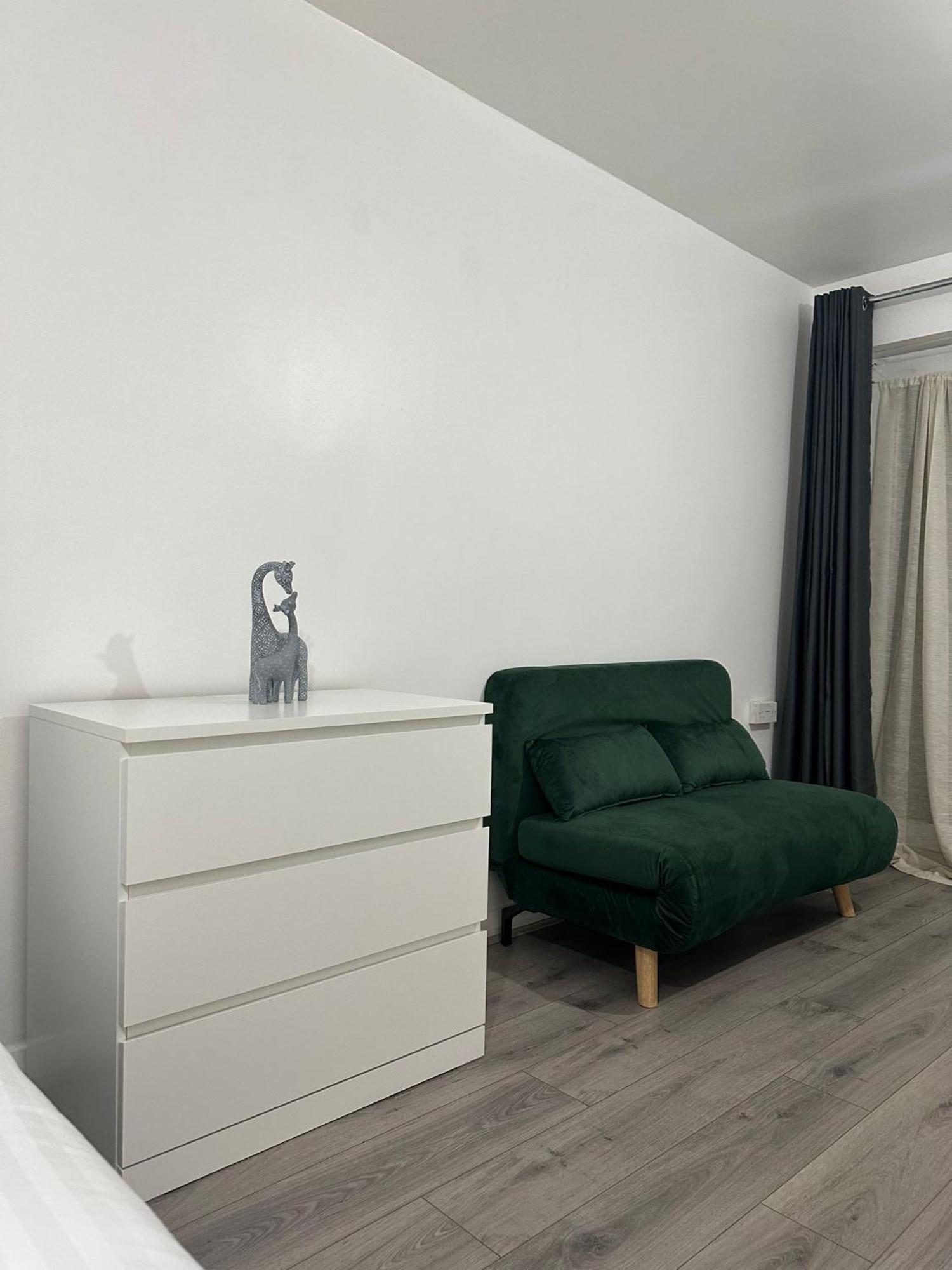 Modern Room In A 4 Bedroom Flat In London, Shared Bathroom! Dış mekan fotoğraf