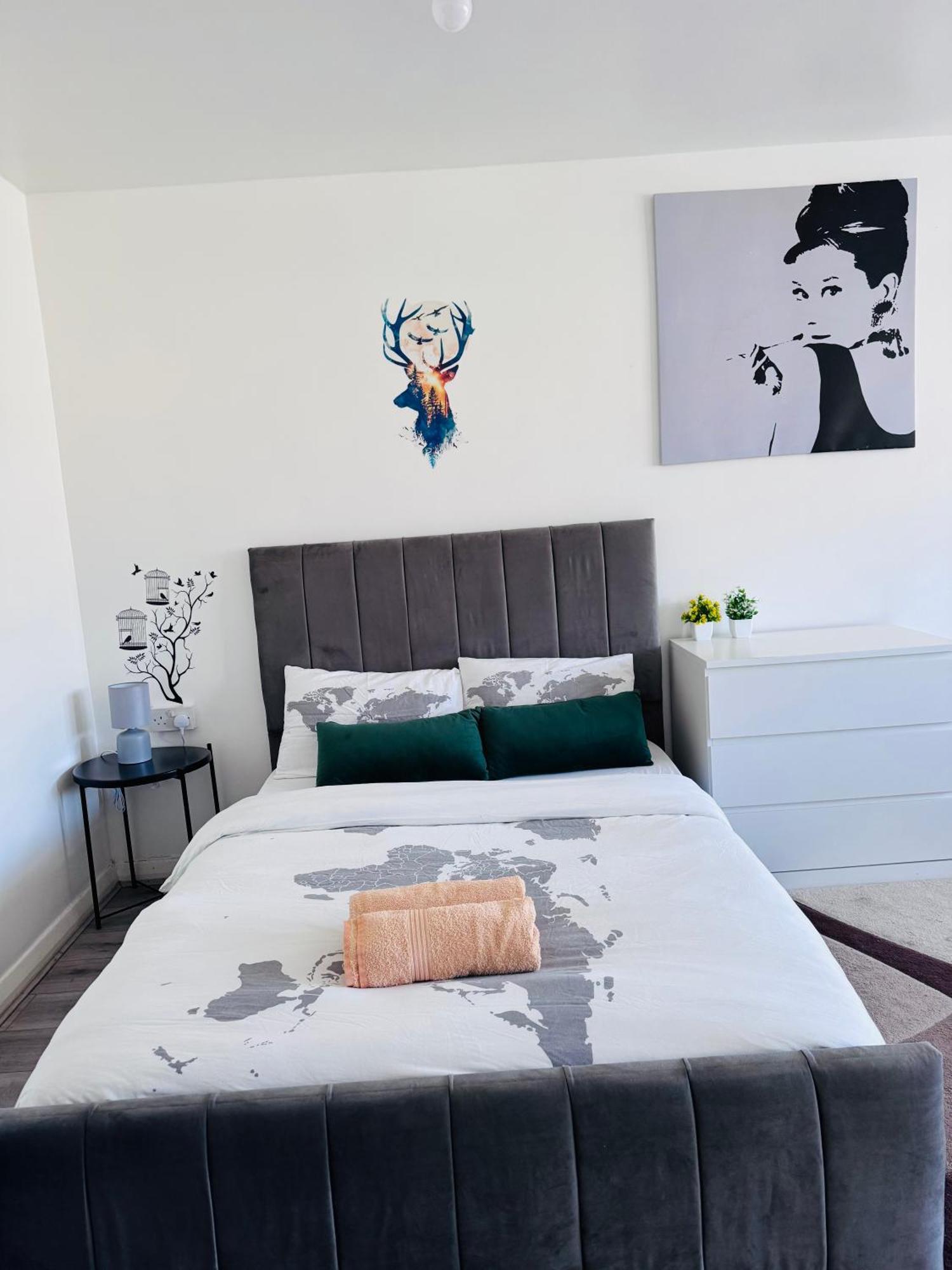 Modern Room In A 4 Bedroom Flat In London, Shared Bathroom! Dış mekan fotoğraf