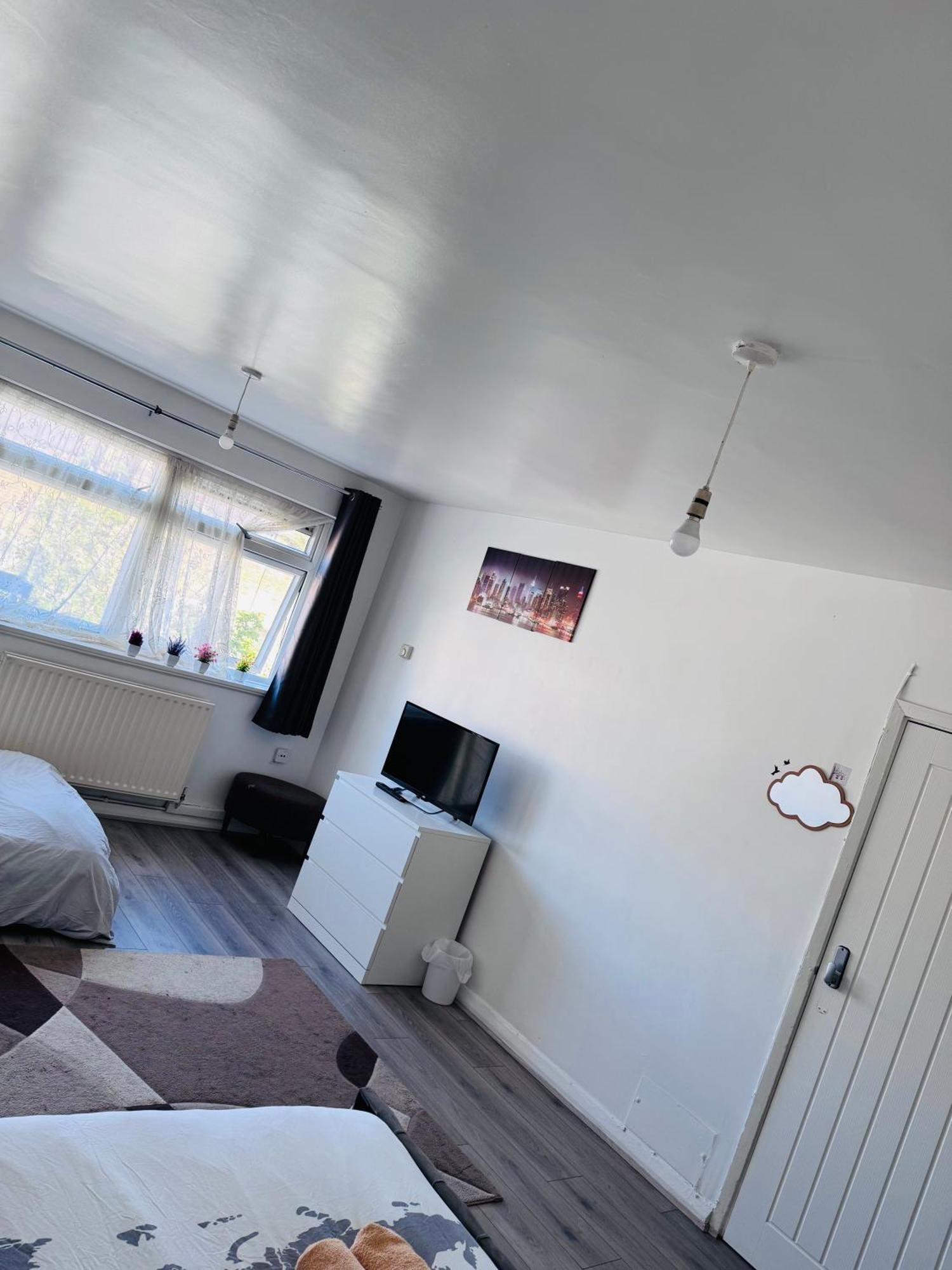 Modern Room In A 4 Bedroom Flat In London, Shared Bathroom! Dış mekan fotoğraf